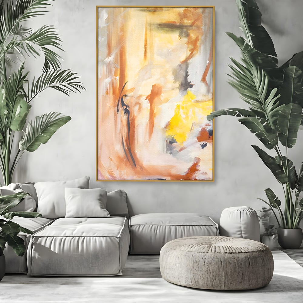 Tablou canvas cu pictura abstracta cu pete aurii si maronii, in rama de aluminiu auriu, pe perete intr-un living
